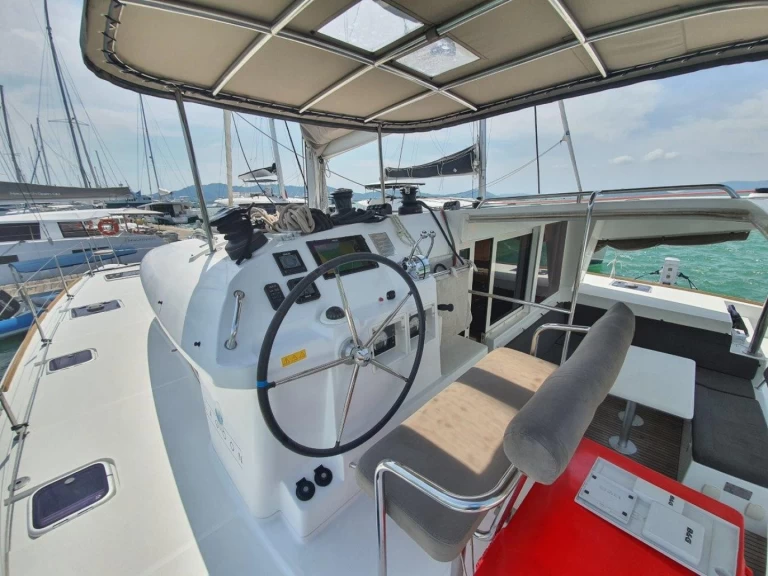 Lagoon Lagoon 400 S2 charter bareboat eller skeppad i Mai Khao