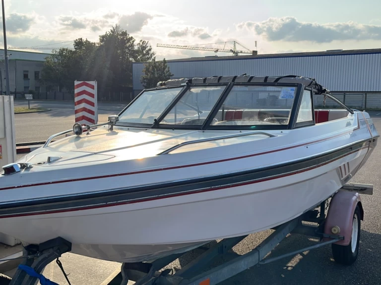 Hyra Motorbåt  med eller utan skeppare Glastron Sevrier 