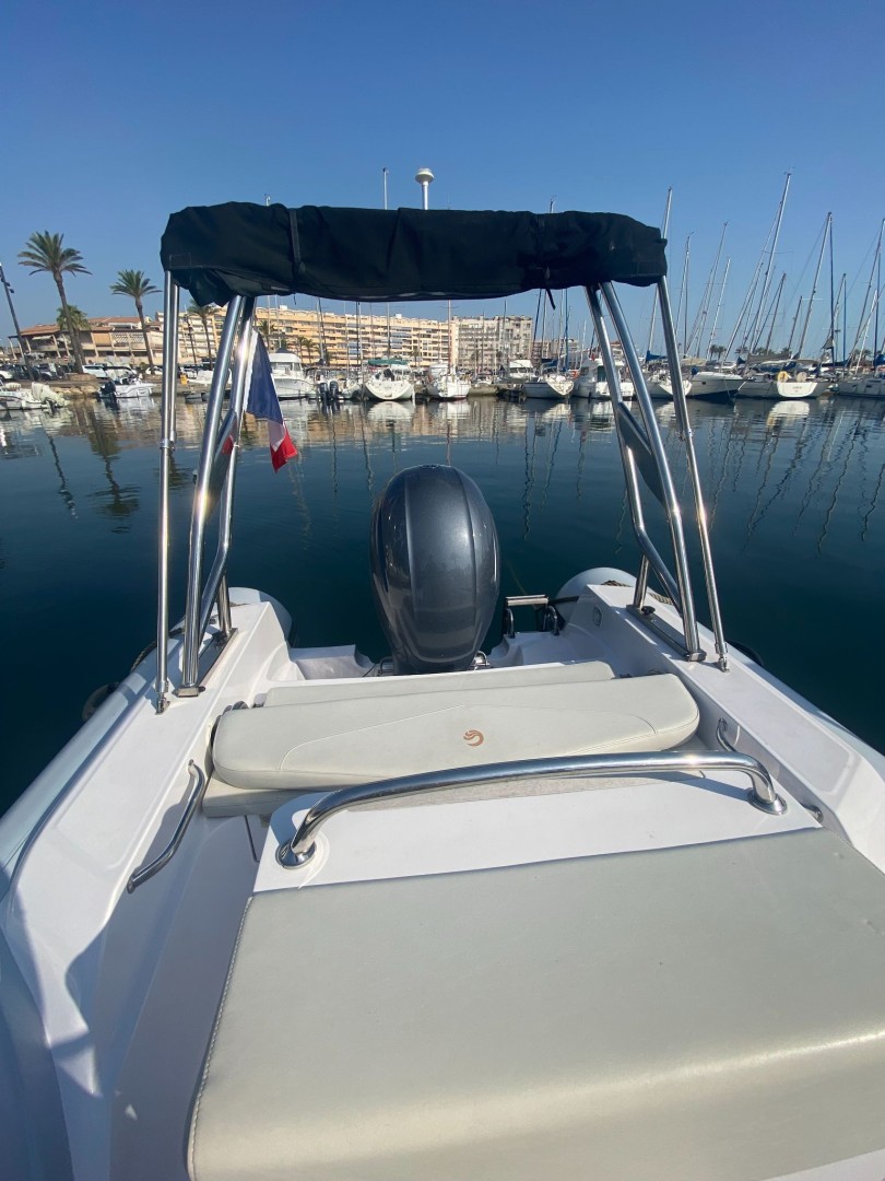 Capelli Tempest 630 charter bareboat eller skeppad i Saint-Cyprien