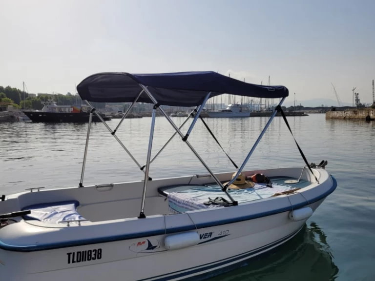 Uthyrning Motorbåt  Quicksilver med en båtlicens 