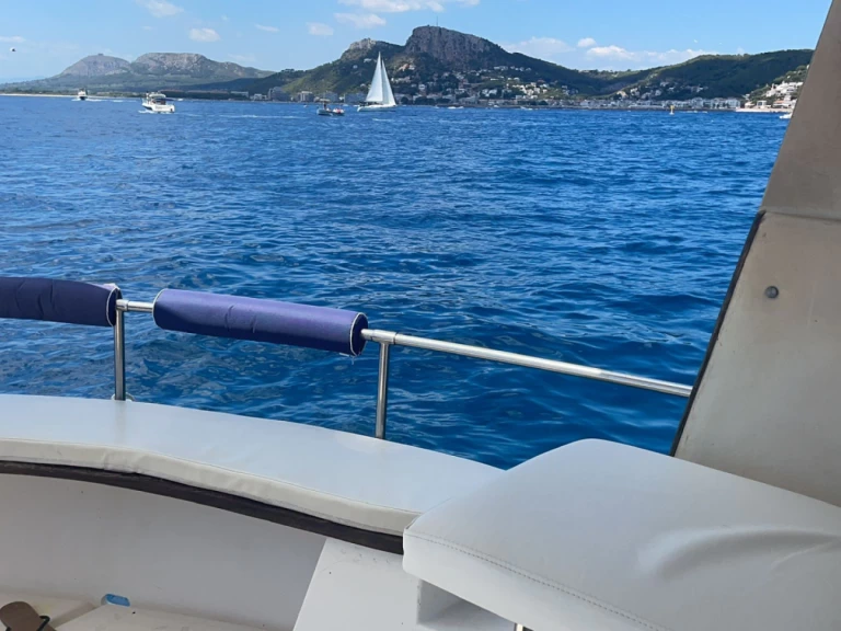 Majoni Majoni 80 charter bareboat eller skeppad i l'Estartit