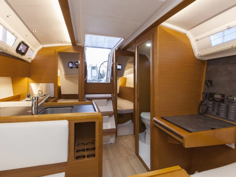 Hyra Segelbåt  med eller utan skeppare Jeanneau Biograd Na Moru 