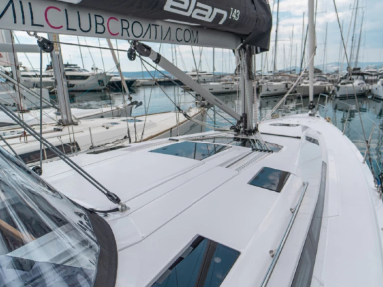 Elan Impression 45 charter bareboat eller skeppad i Kaštela