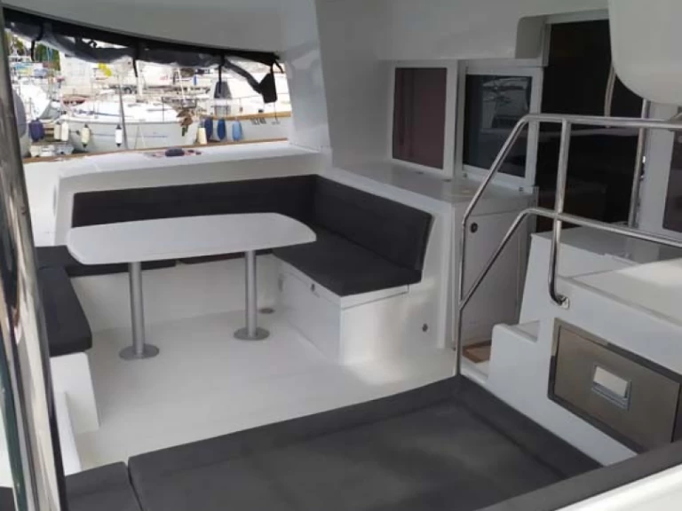 Hyra Katamaran  med eller utan skeppare Lagoon Trogir  