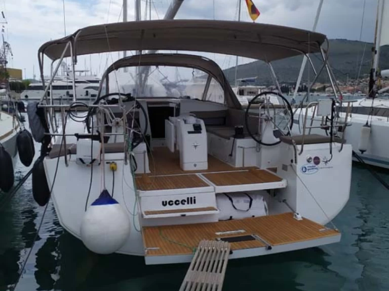 Jeanneau Sun Odyssey 440 charter bareboat eller skeppad i Trogir 