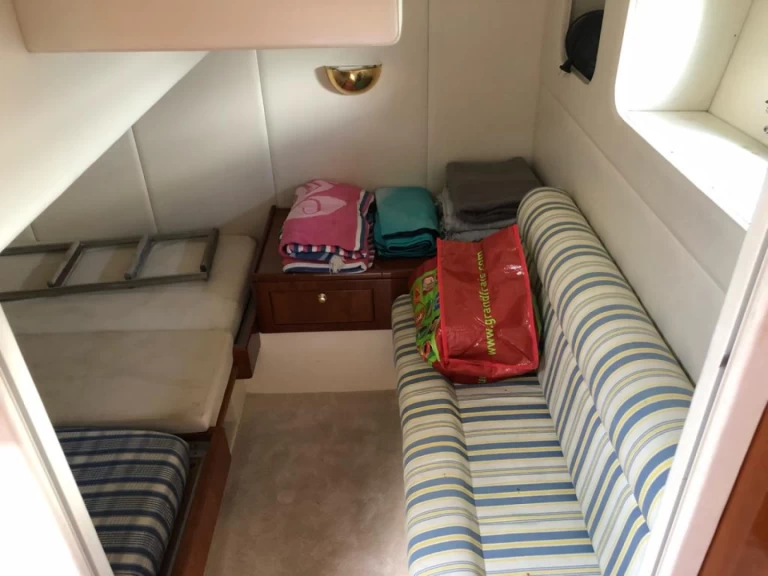 Uthyrning Lyx yacht Baia med en båtlicens 