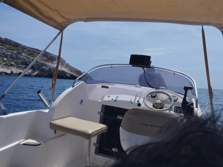 Hyr en B2 Marine Cap Ferret 522 Open Sport Marseille 