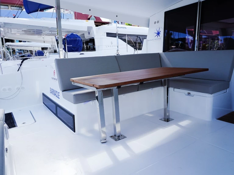 Hyra Katamaran  med eller utan skeppare Fountaine Pajot Eden Island 