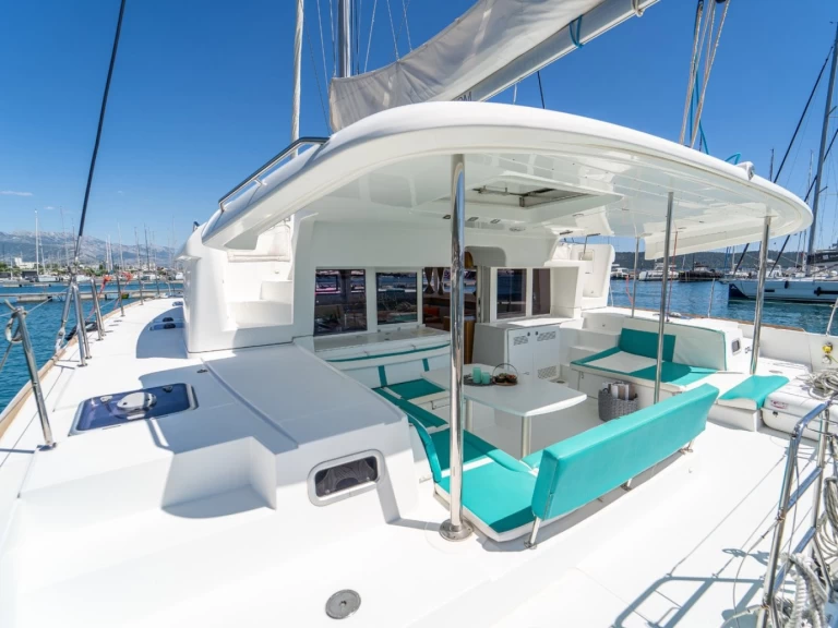 Uthyrning Katamaran  Lagoon med en båtlicens 