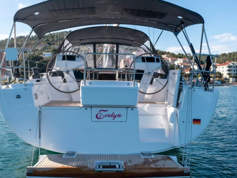 Hyra Segelbåt  med eller utan skeppare Hanse Donji Seget 