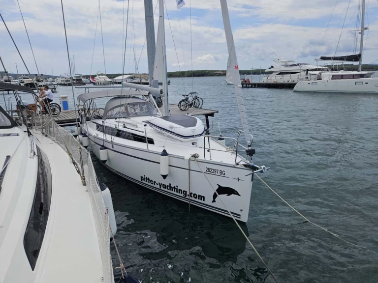 Uthyrning Segelbåt  Bavaria med en båtlicens 