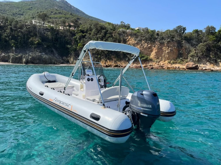 Capelli Capelli 505 charter bareboat eller skeppad i Galéria
