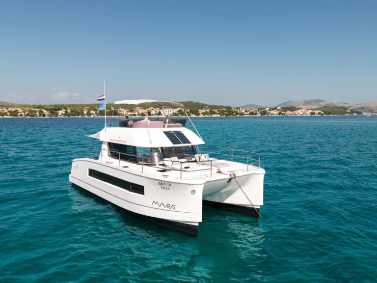 Fountaine Pajot Fountaine Pajot MY 37 charter bareboat eller skeppad i Šibenik 