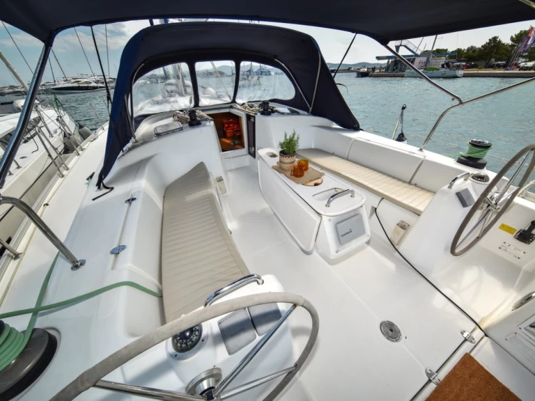 Uthyrning Segelbåt  Bénéteau med en båtlicens 