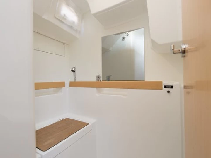 Bénéteau Oceanis 38.1 charter bareboat eller skeppad i Gocek