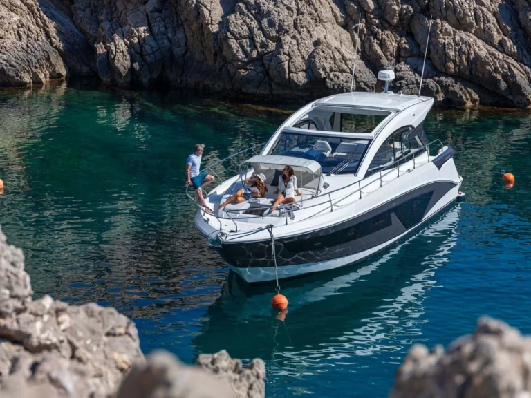 Bénéteau Gran Turismo 45 charter bareboat eller skeppad i Šibenik 