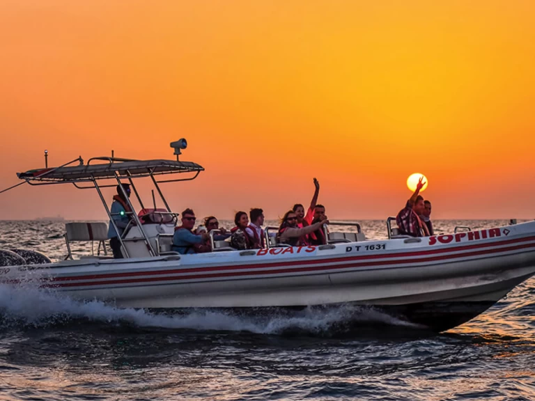 Asis RIB charter bareboat eller skeppad i Dubai Marina