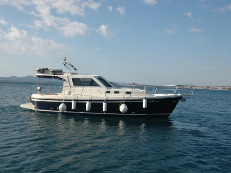 Båtuthyrning Sas Vektor ADRIA 1002 i Sukošan på Samboat 