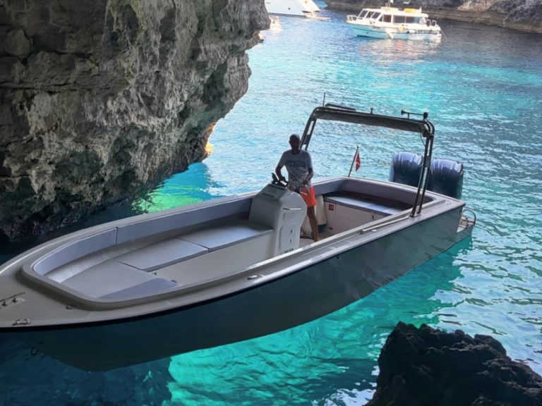 Uthyrning Motorbåt  i Xemxija - Crown Coronet