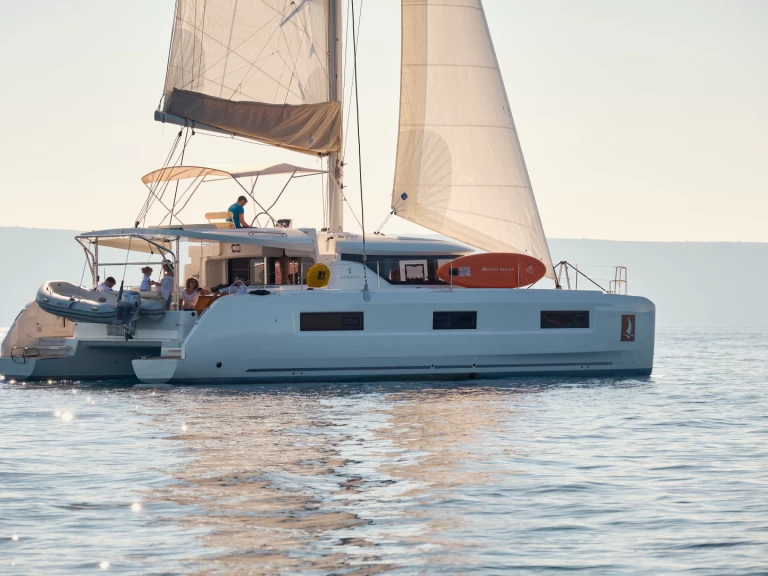 Hyra Katamaran  med eller utan skeppare Lagoon Trogir  