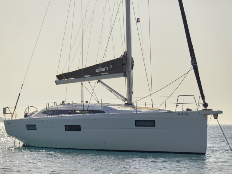 Hyra Segelbåt  med eller utan skeppare Elan Pirovac 