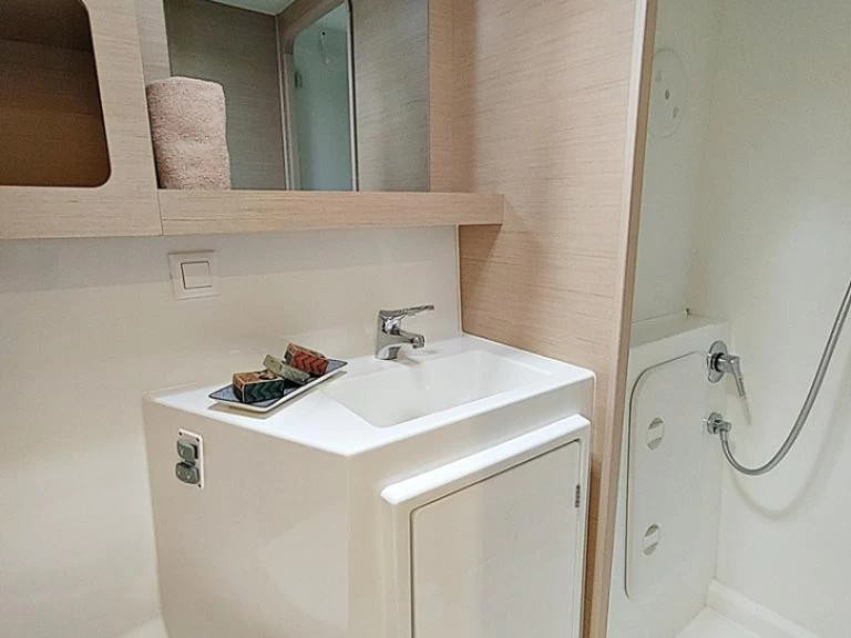 Yacht charter Rogoznica billig Lagoon 42