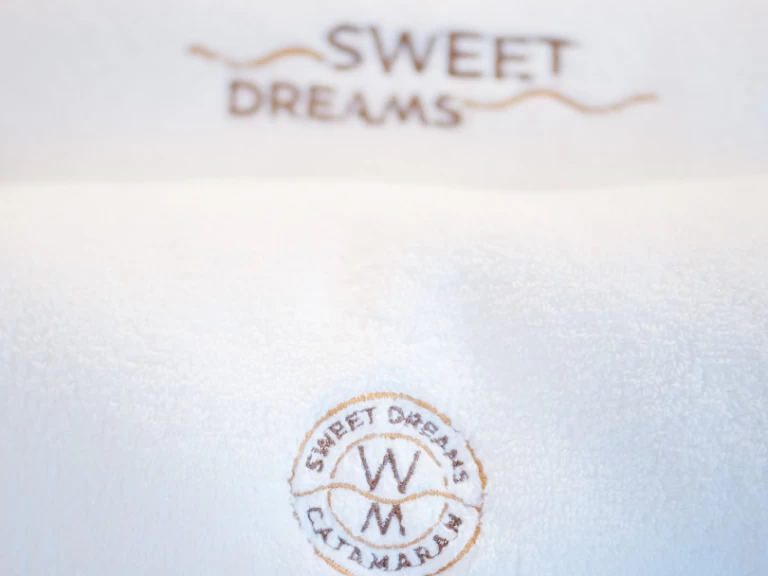 Uthyrning Katamaran  Sunreef med en båtlicens 