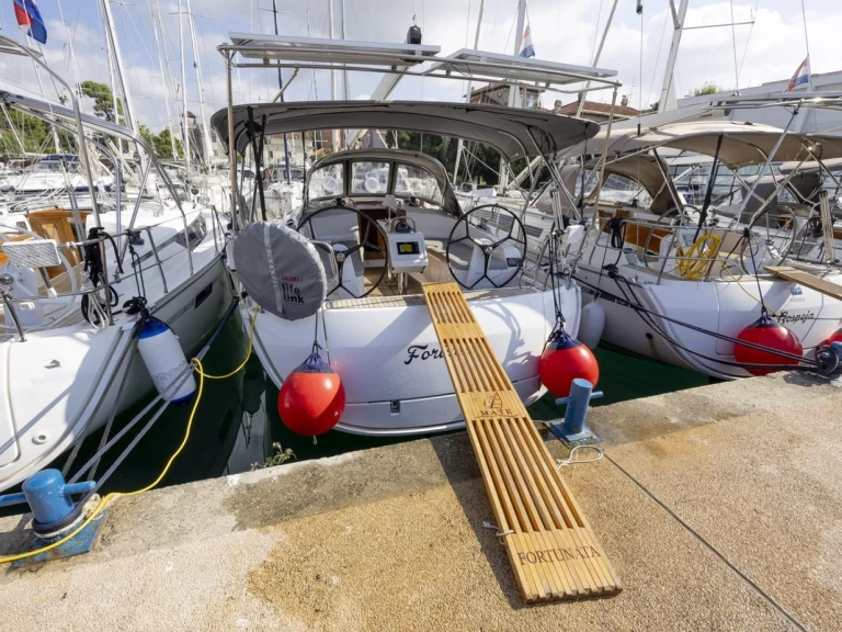 Uthyrning Zadar - Bavaria Bavaria Cruiser 37 Style av Samboat 