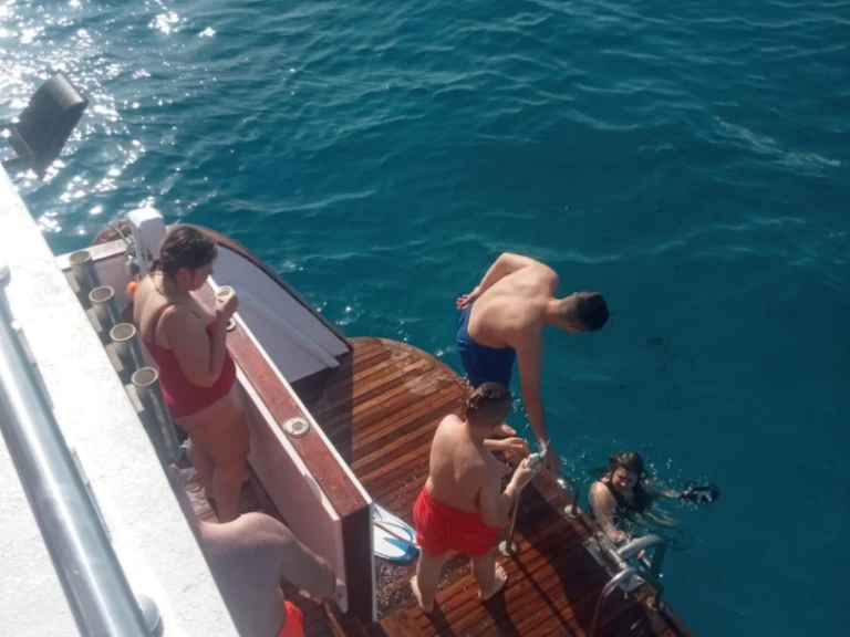 Uthyrning Lyx yacht Wahaoo med en båtlicens 