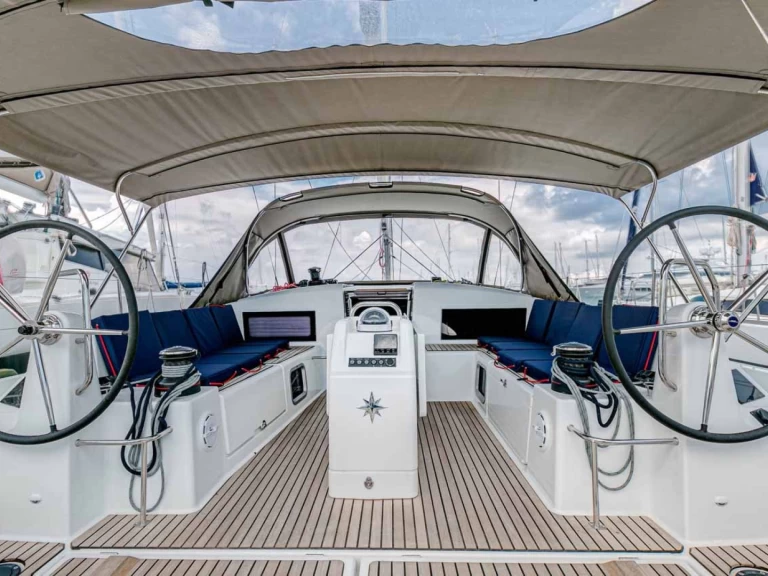 Hyra Segelbåt  med eller utan skeppare Jeanneau Gouvia 