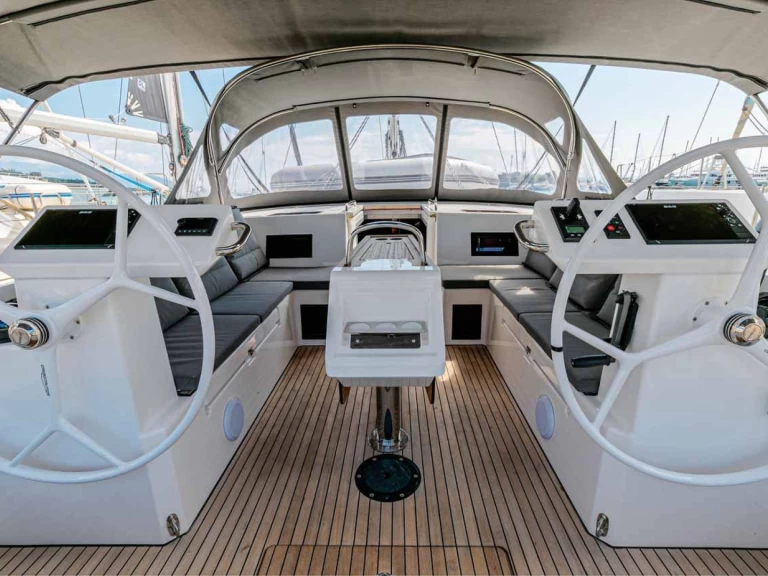 Bavaria Bavaria C45 charter bareboat eller skeppad i Gouvia