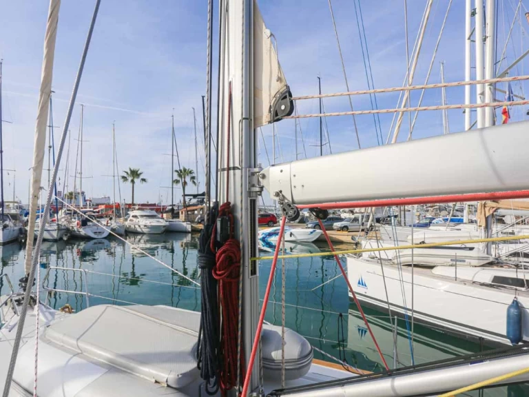 Jeanneau Sun Odyssey 419 charter bareboat eller skeppad i Palma de Mallorca