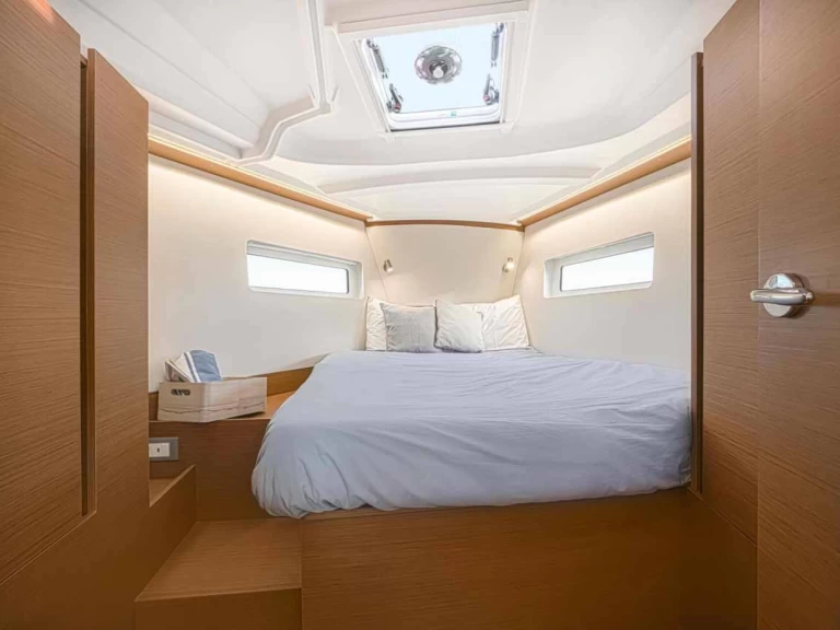 Jeanneau Sun Odyssey 380 charter bareboat eller skeppad i Palma de Mallorca