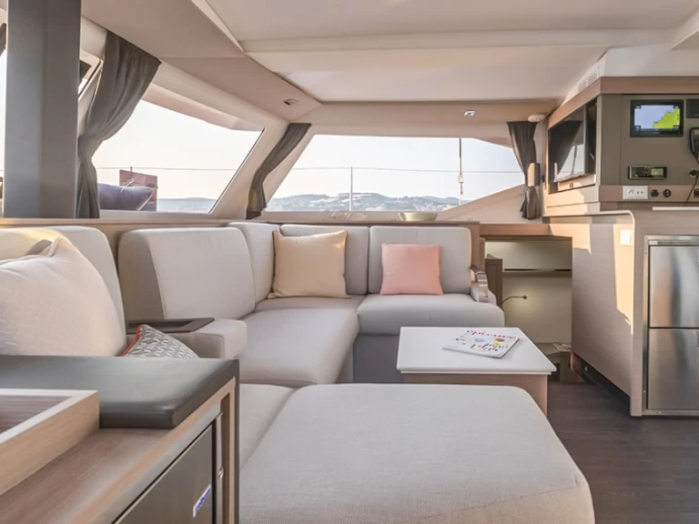 Hyr en Fountaine Pajot Isla 40 Parham Town 