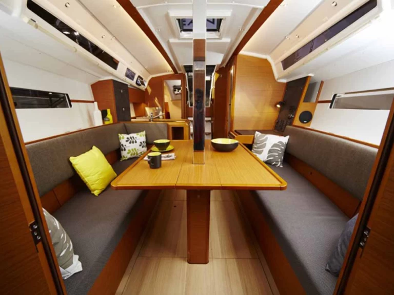 Hyr en Jeanneau Sun Odyssey 349 Golfo Aranci 