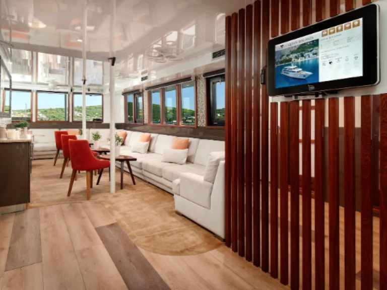 Båtuthyrning  Motoryacht Queen Eleganza i Split  på Samboat 