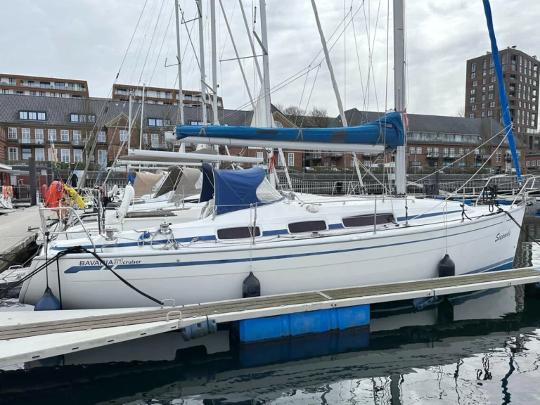 Bavaria Cruiser 31 charter bareboat eller skeppad i Flensburg