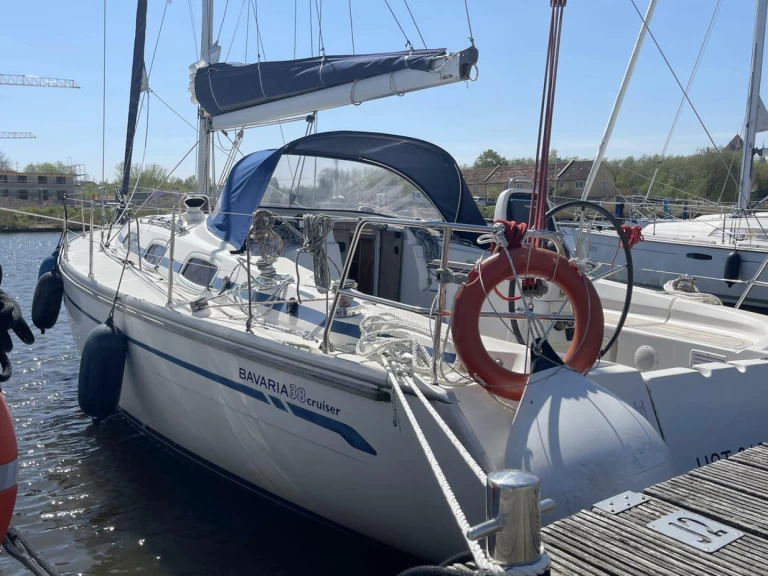 Bavaria Bavaria 38 Cruiser charter bareboat eller skeppad i Barth