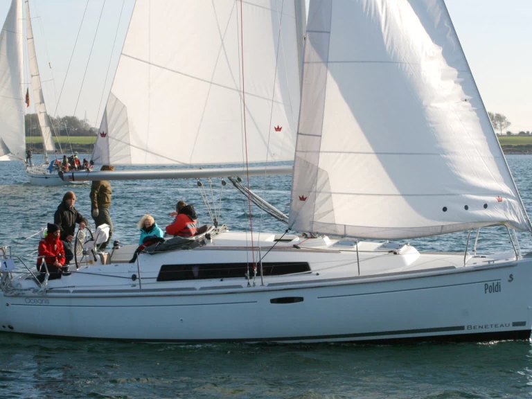 Yacht charter Heiligenhafen billig Oceanis 31