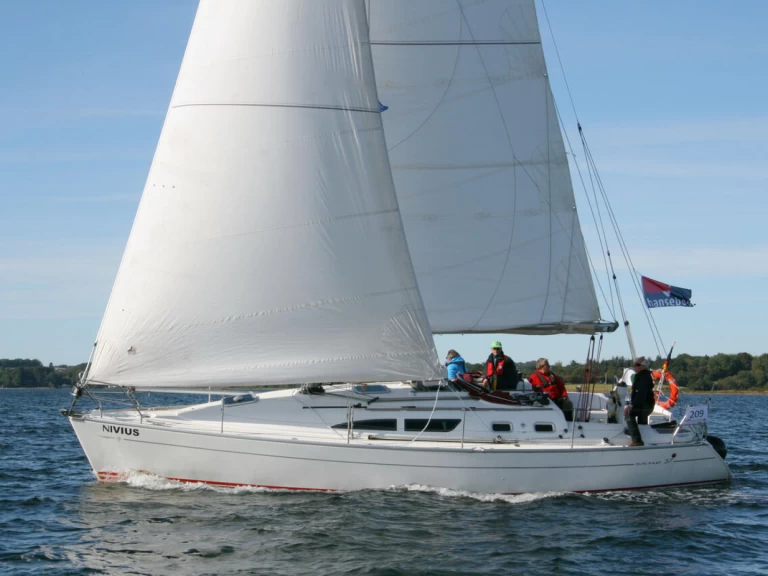 Hyr en Jeanneau Sun Fast 37 Flensburg 