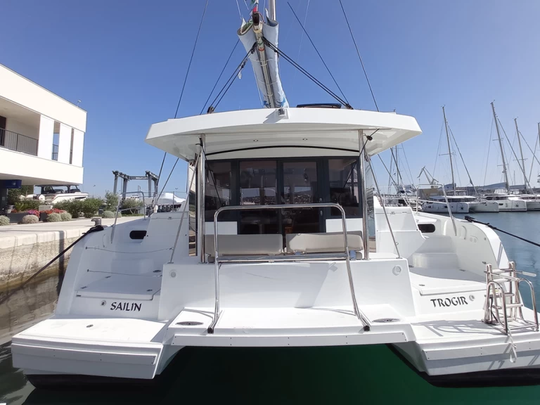 Hyr en Bali Catamarans Bali Catspace Voile Donji Seget 