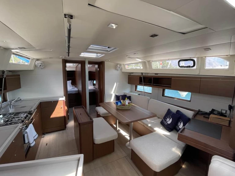 Hyr en Bénéteau Oceanis 46.1 Marmaris 