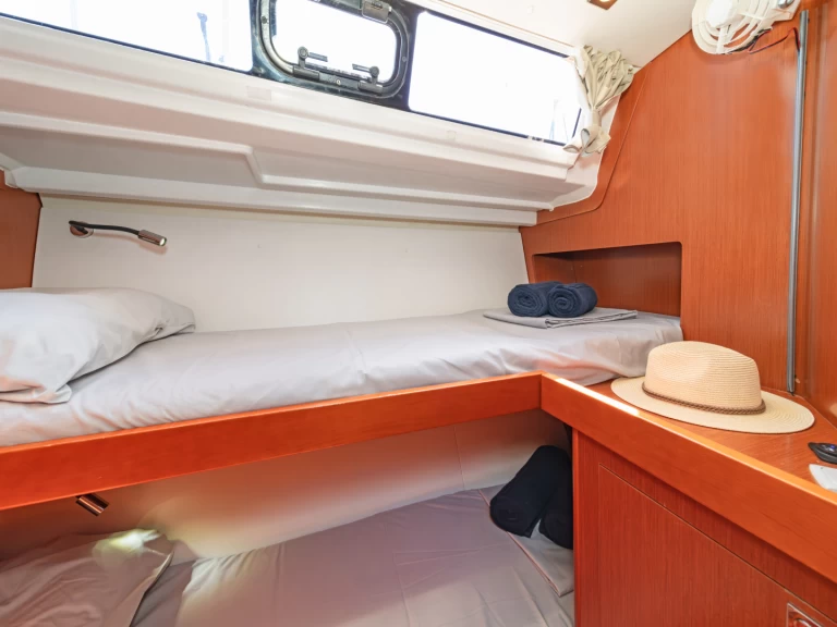 Hyra Segelbåt  med eller utan skeppare Bénéteau Alimos 