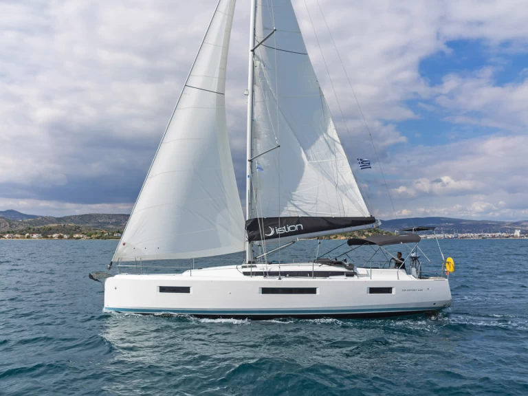 Jeanneau Sun Odyssey 440 charter bareboat eller skeppad i Skiathos