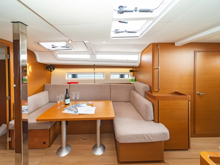 Yacht charter Skiathos billig Sun Odyssey 440