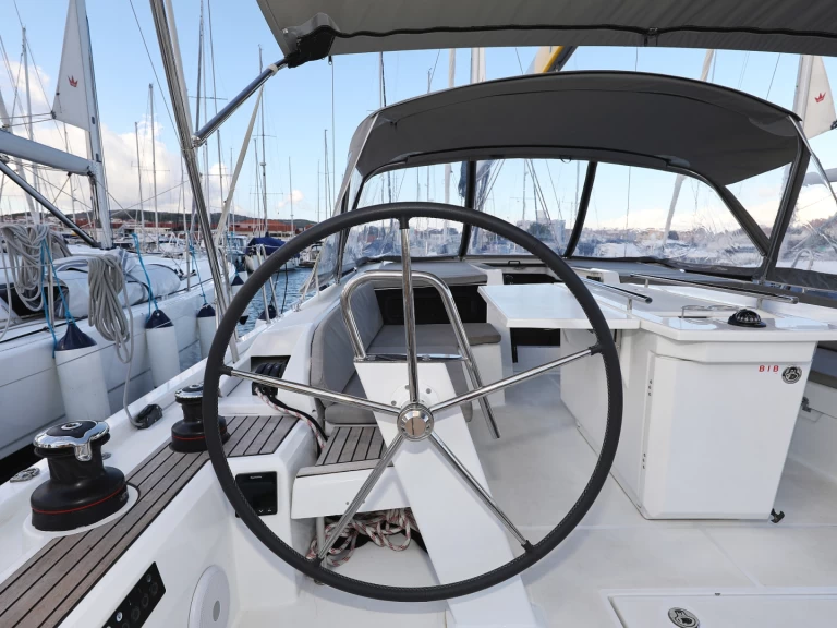 Uthyrning Segelbåt  Bénéteau med en båtlicens 