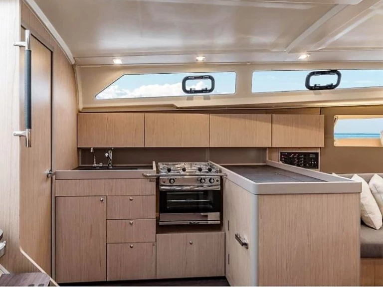 Bénéteau Oceanis 41.1 charter bareboat eller skeppad i La Paz