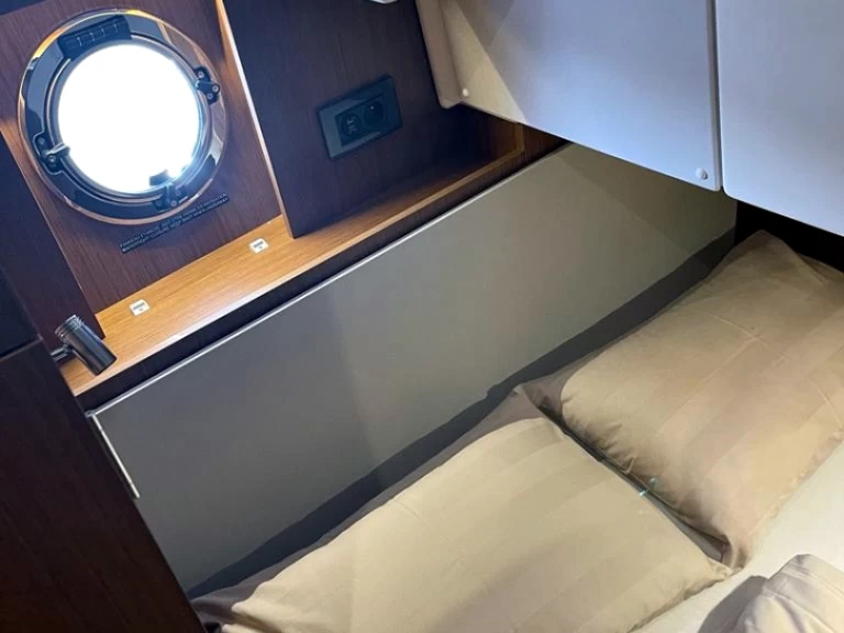 Uthyrning Lyx yacht Bénéteau med en båtlicens 