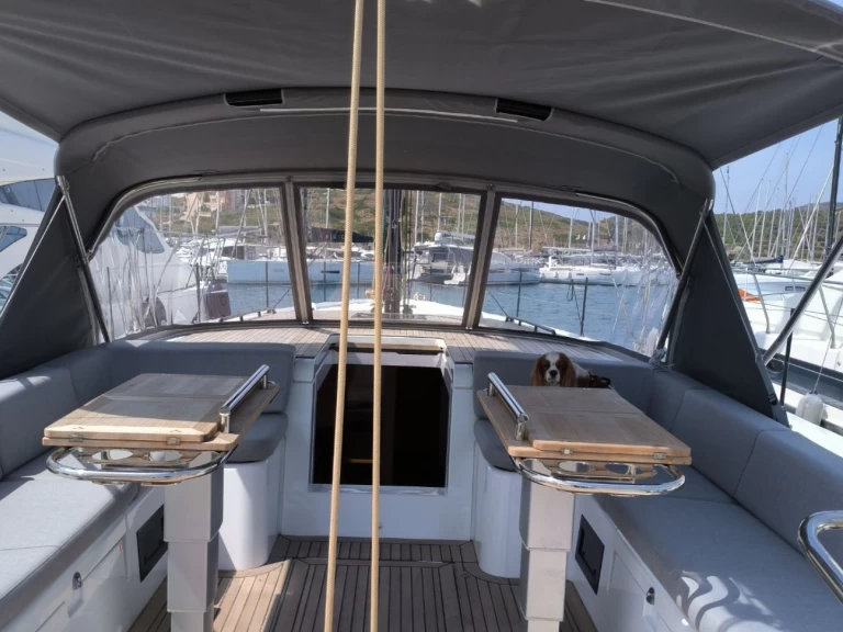 Bénéteau First 53 charter bareboat eller skeppad i Lavrio