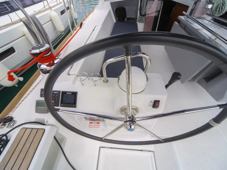 Hyr en Bénéteau Oceanis 45 Saint George's 